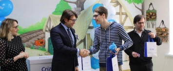 Андрей Малахов в Калуге вручил подарки детям из "Города надежды"