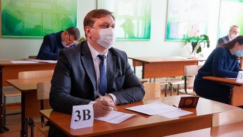 В Барнауле министр образования вместе с родителями сдал ЕГЭ