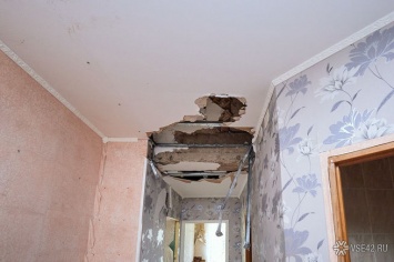Коммунальщики потребовали от собственников разрушающейся кемеровской многоэтажки оплатить содержание дома