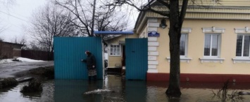 В Калуге дом одинокой пенсионерки затопило водой