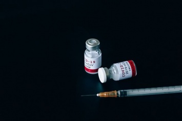 Власти США экстренно остановили производство вакцины AstraZeneca от коронавируса