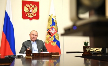 Путин подписал закон о праве претендовать еще на два президентских срока