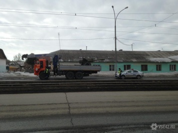 ГИБДД остановила автомобиль с пушкой в центре Кемерова
