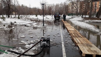 Парк «Изумрудный» в Барнауле подтопило талыми водами