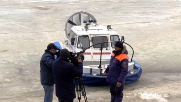 Об опасности выхода на лед предупредили ульяновских рыбаков