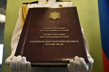 Аксенов поздравил крымчан с Днем Конституции РК