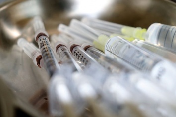 Комиссия правительства РФ одобрила включение прививки от COVID-19 в перечень профилактических