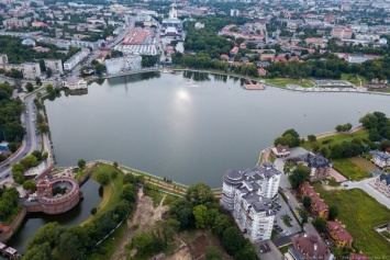 Власти Калининграда ищут арендаторов участков у городских озер под аттракционы
