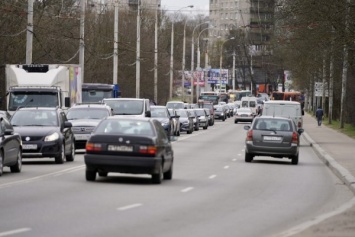 На преодоление пробки перед ремонтируемым на Киевском мостом уходит почти час