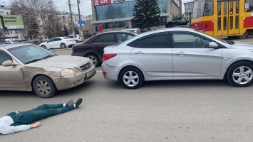 Нетрезвый водитель устроил ДТП в центре Барнаула и прилег «отдохнуть» на проезжей части