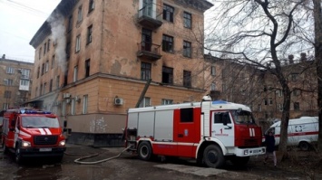 "Пожарил картошку": очевидцы сняли на видео горящую многоэтажку в Новокузнецке