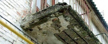 В центре Калги Балконные плиты едва не обрушились в центре Калуги