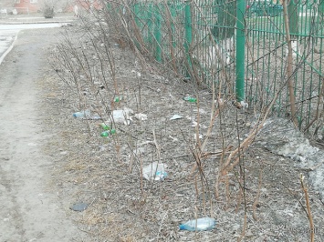 Кемеровский отдел полиции потонул в бутылках и другом мусоре