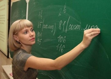 Более 200 учителей со всей России хотят устроиться в школы Приамурья