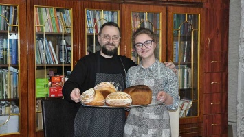 Житель Алтая научился печь тот самый хлеб, который ел в советские годы