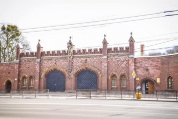Во Фридландских воротах закончили реставрировать фасады (фото)