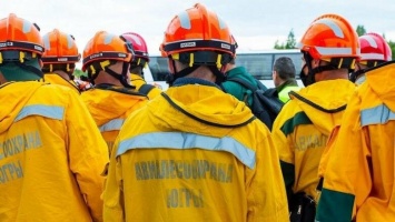 Пожарные из Югры помогают в тушении пожаров в Тюменской области