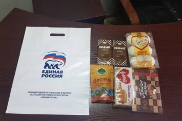 Зефир, цикорий: «Единая Россия» региона подготовила подарки ветеранам к 9 мая