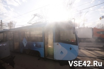Водитель кемеровского трамвая случайно активировал систему пожаротушения