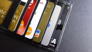 Можно ли оплатить штраф с чужой банковской карты?
