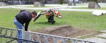 На Пятницком кладбище привели в порядок могилы бойцов