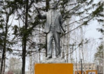 Депутаты Свободного «сменили имидж» памятнику Ленину