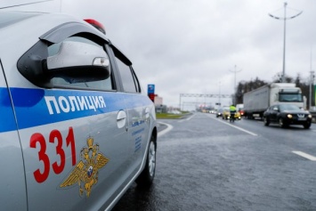 В Калининграде полиция помогла довезти до перинатального центра рожающую женщину
