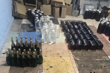Полиция Калининграда нашла склад «сомнительного» алкоголя (фото)