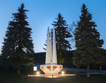 Энергетики осветили памятную стелу в поселке Борисовка