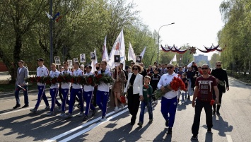 В Барнауле олимпийские чемпионы возглавили парад боксеров