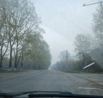 "Окно не открыть": жилой район в Кемерове завалило едким дымом