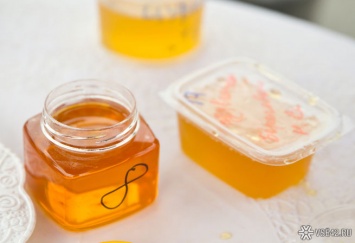 Компания из Дубая закупила мед у кузбасских пасечников