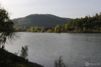 Кузбассовцы нашли в реке голый труп
