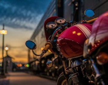Мотоциклист из Карелии сбил на «зебре» в Санкт-Петербурге двух девочек