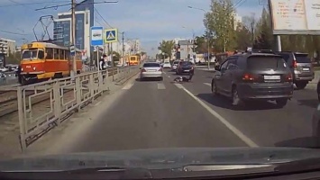 Двух пешеходов, переходивших на красный, почти одновременно сбили в Барнауле