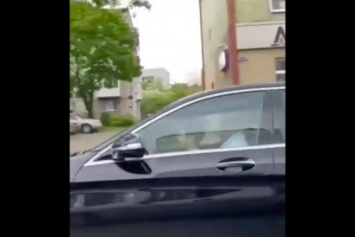 «Думал, ничего страшного»: на Гагарина водитель дал «порулить» 5-летнему сыну (видео)