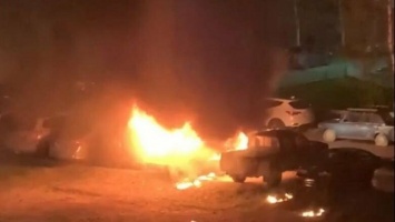 В Нижневартовске ночью загорелся автомобиль
