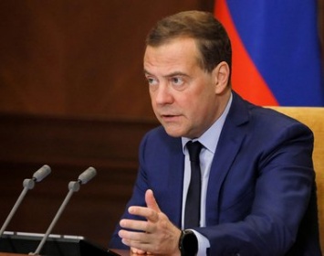Дмитрий Медведев допустил введение в России обязательной вакцинации от ковида