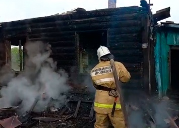В амурском селе сгорел дом: внутри найден труп пожилого мужчины