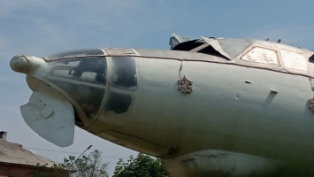 Житель Энгельса о самолете-памятнике: "Посмотрите, во что его превратили"