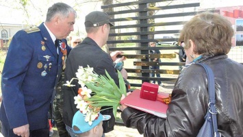 Родственникам героя ВОВ из Алтайского края передали боевую награду предка
