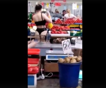 Жительница Ростова-на-Дону обманула торговцев на рынке своим "голым" нарядом