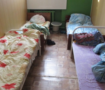 Стали известны шокирующие подробности уголовного дела о голодавших стариках в опасном рубцовском приюте