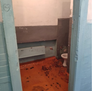 Кузбасская школа оказалась среди лидеров в конкурсе на худший туалет России