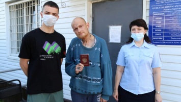 Алтайский студент помог бездомному восстановить паспорт