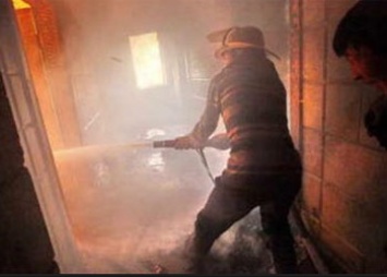 Мужчину спасли из горящего дома в Благовещенске