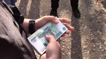 У осужденного сотрудника ГИБДД конфискуют взятку в 20 тысяч рублей