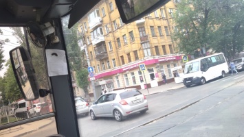 Из-за ДТП в центре Саратова прервано движение трамваев и троллейбусов