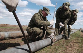 Временно проложенный военными водопровод в Крыму снял водную блокаду полуострова