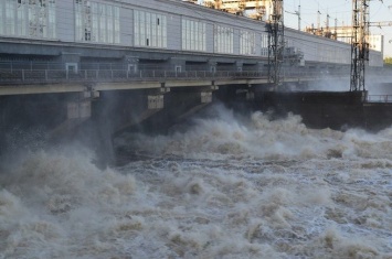 Красноярские власти ввели режим ЧС в городе после сбросов с местной ГЭС